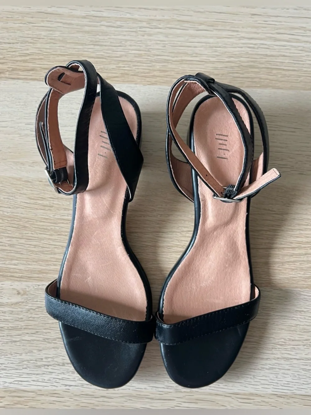 J Jill Black Leather Sandals Ankle Strap Low Heel Minimalist Size 9 New